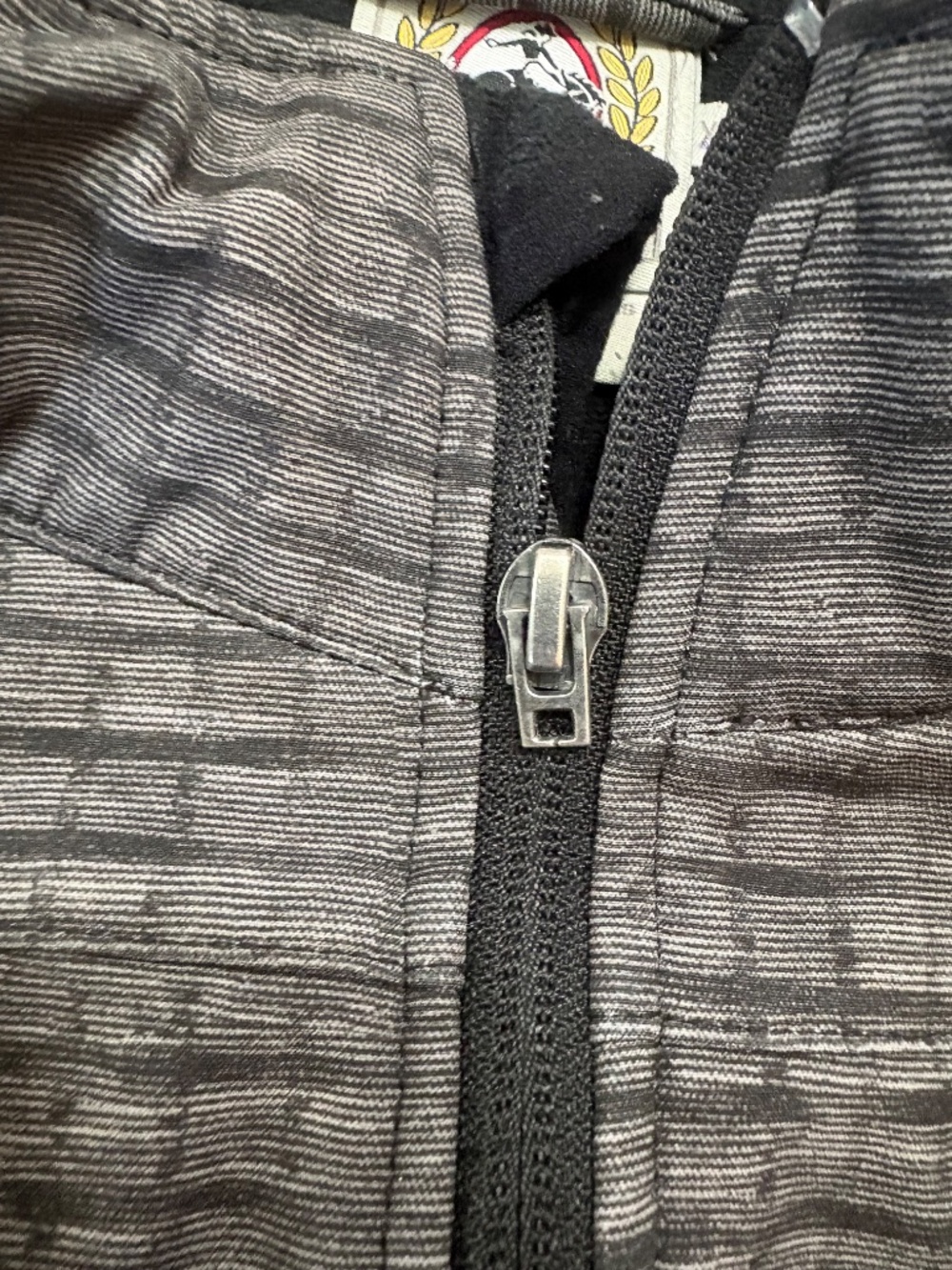 Cinch mens bonded softshell vest size 2XL, gray checkered, used - Picture 5 of 7